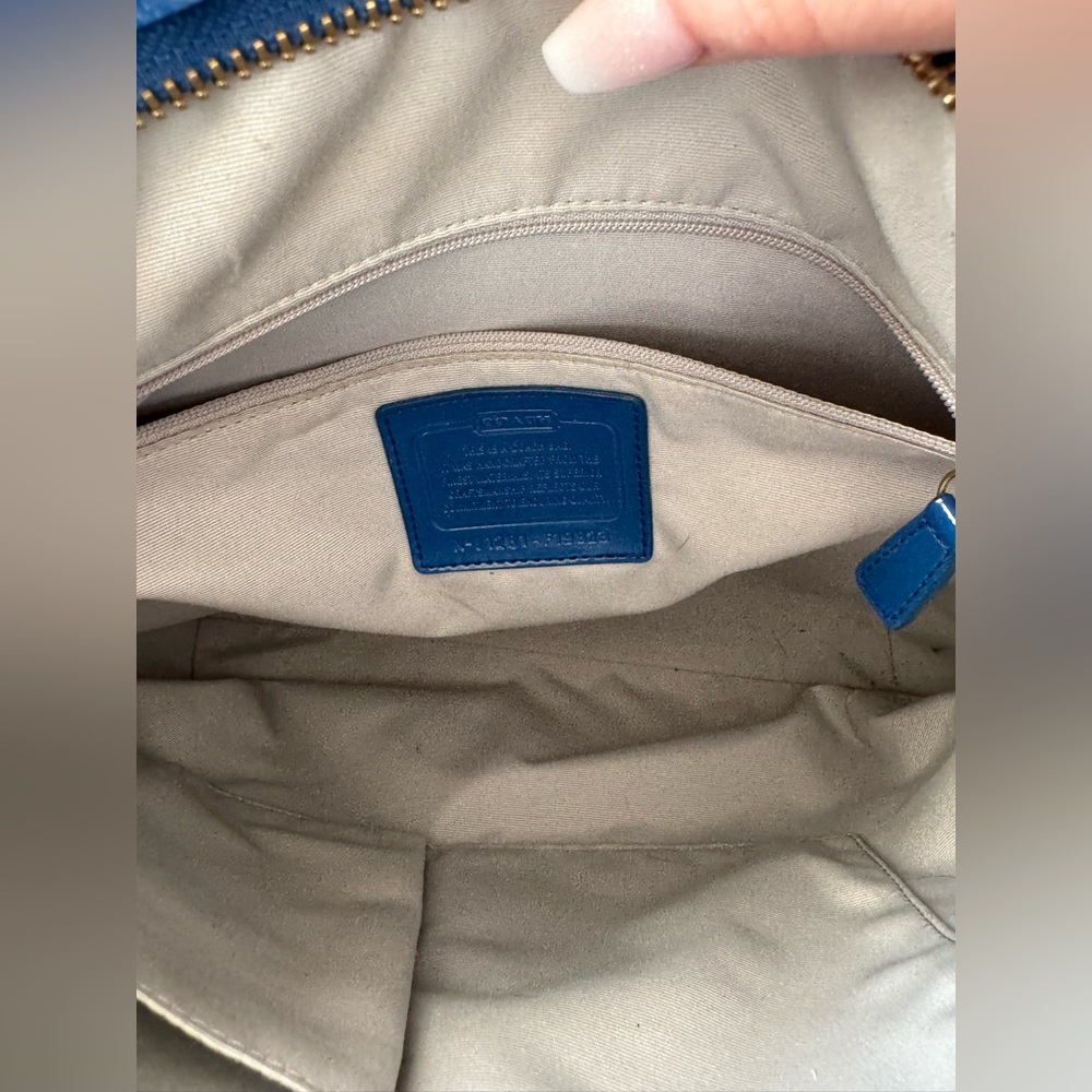 Coach purse like new - Picture 3 of 4